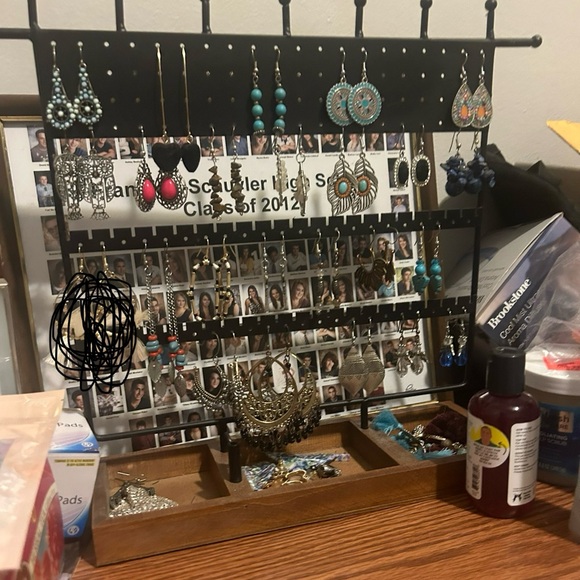 Free earrings from every purchase ￼ - Picture 2 of 2